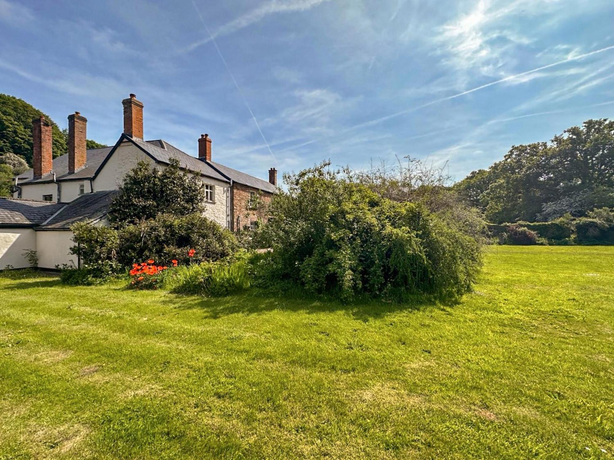 Duvale Priory - 9985 Villa Bampton  Exterior photo